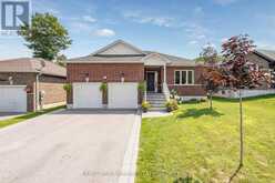 17 HUNTER AVENUE | Tay Ontario | Slide Image One