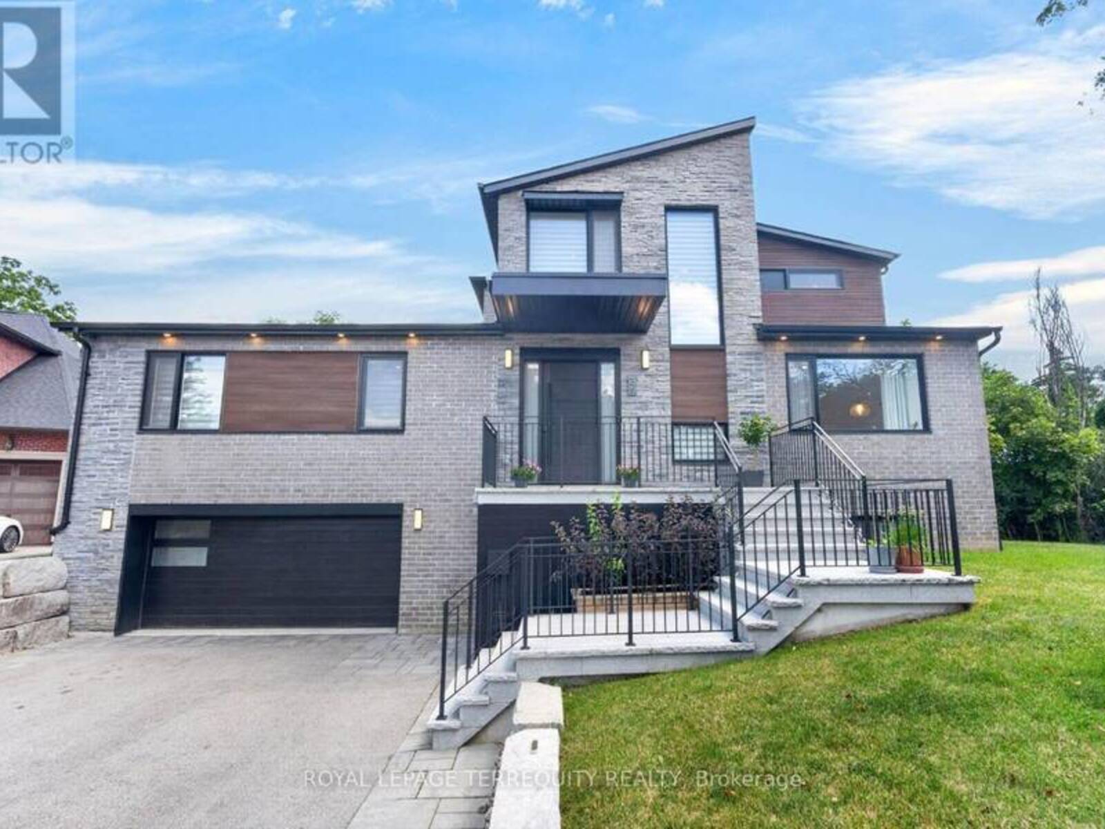 35 TOTTENHAM ROAD, Toronto, Ontario M3C 2J5