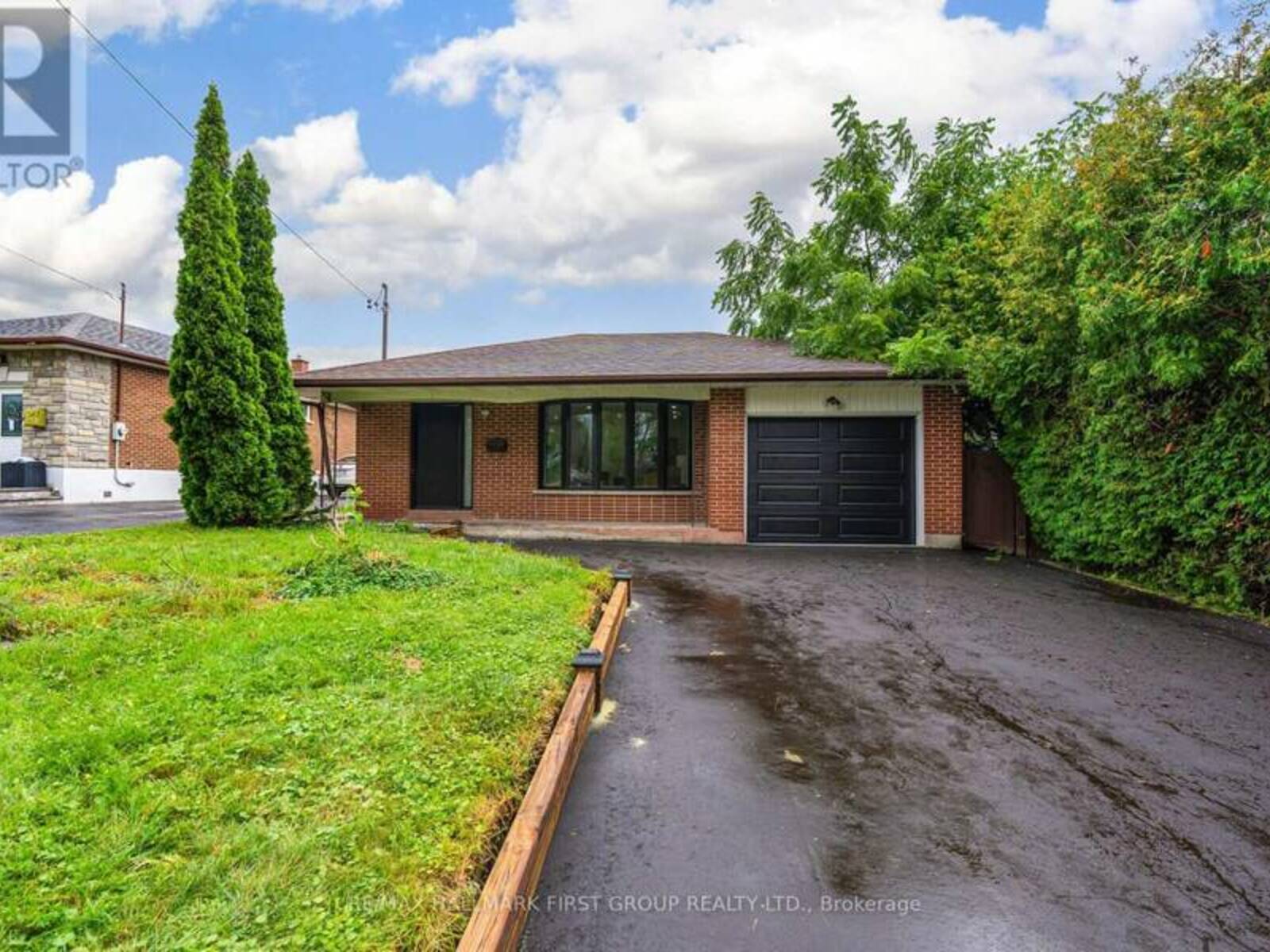 969 APPLEGROVE AVENUE, Oshawa, Ontario L1H 1S5