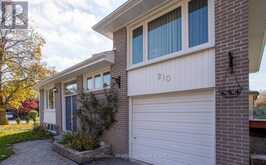 210 HARRYGAN CRESCENT | Richmond Hill Ontario | Slide Image Three