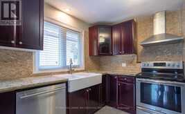 210 HARRYGAN CRESCENT | Richmond Hill Ontario | Slide Image Nine