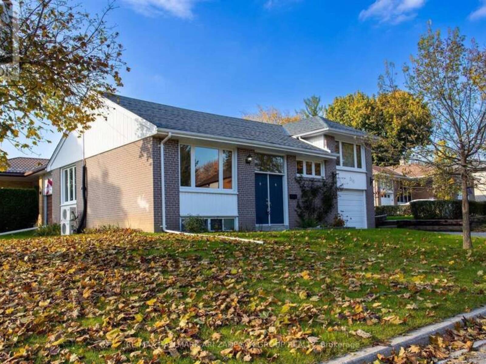 210 HARRYGAN CRESCENT, Richmond Hill, Ontario L4C 4J1