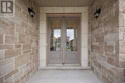 72 SILK TWIST DRIVE | East Gwillimbury Ontario | Slide Image Two