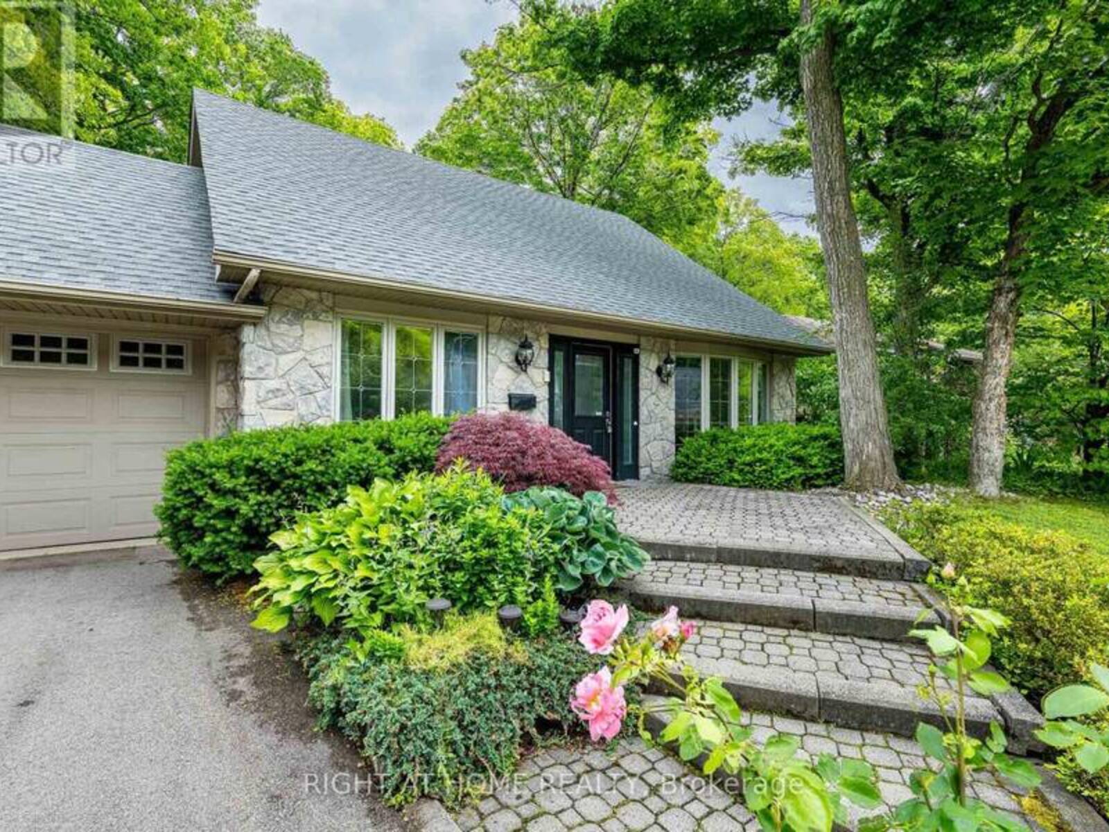 1941 FOUR SEASONS DRIVE, Burlington, Ontario L7P 2Y3