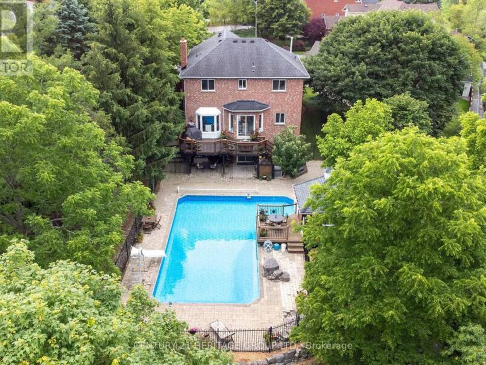 28 TAYWOOD COURT, Dundas, Ontario L9H 7A2