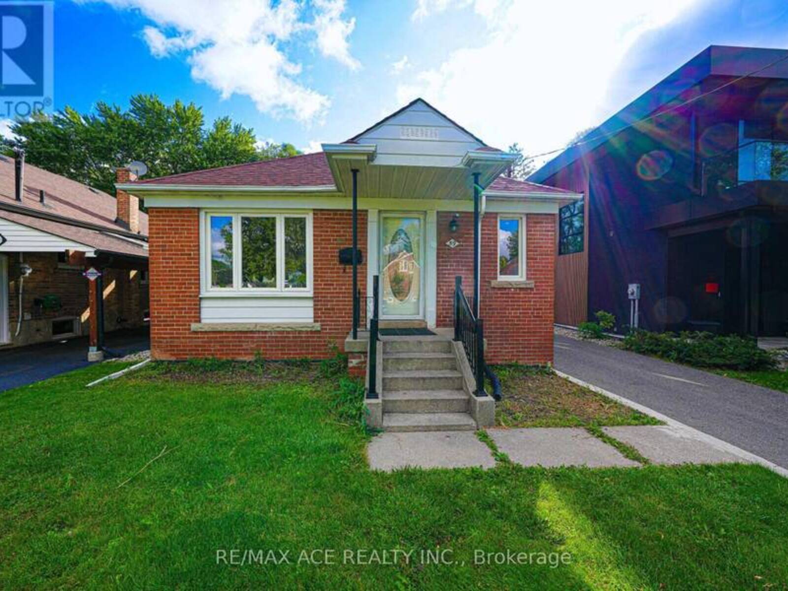 59 LILIAN DRIVE, Toronto, Ontario M1R 3W4