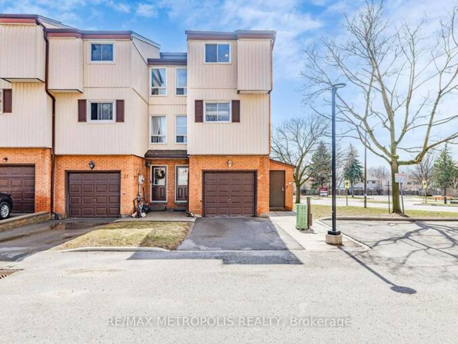 19 - 601 GALAHAD DRIVE, Oshawa, Ontario L1K 1L9