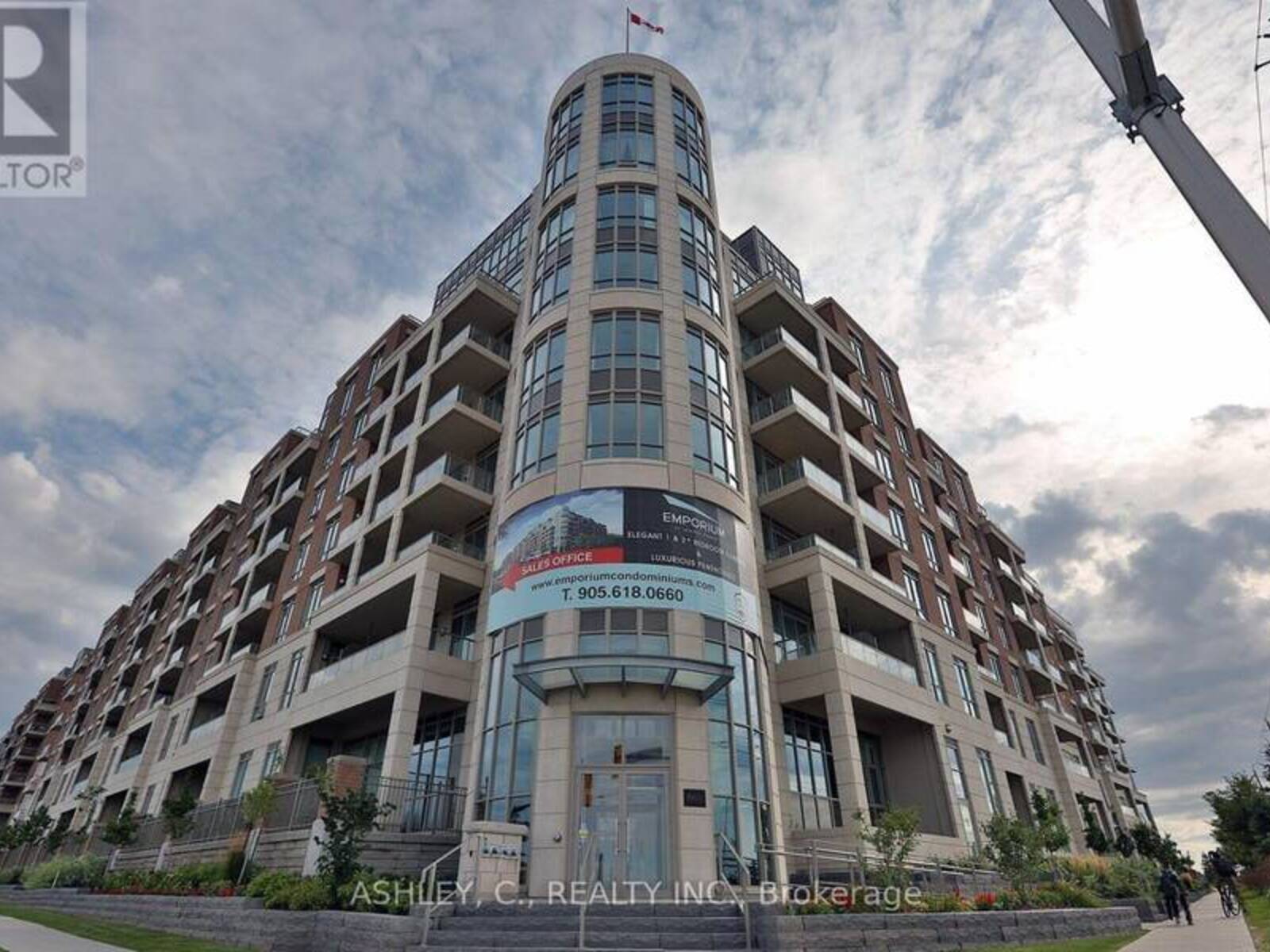 807 - 2480 PRINCE MICHAEL DRIVE, Oakville, Ontario L6H 0H1