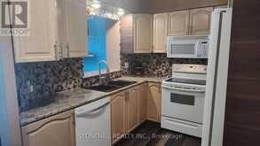 814 - 326 MAJOR MACKENZIE DRIVE E | Richmond Hill Ontario | Slide Image Three