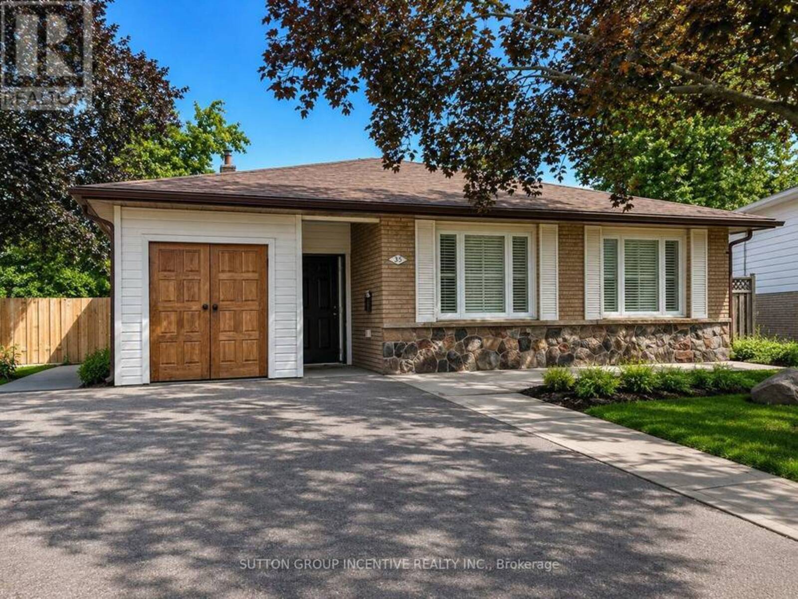 35 DAVIES CRESCENT, Barrie, Ontario L4M 2M4