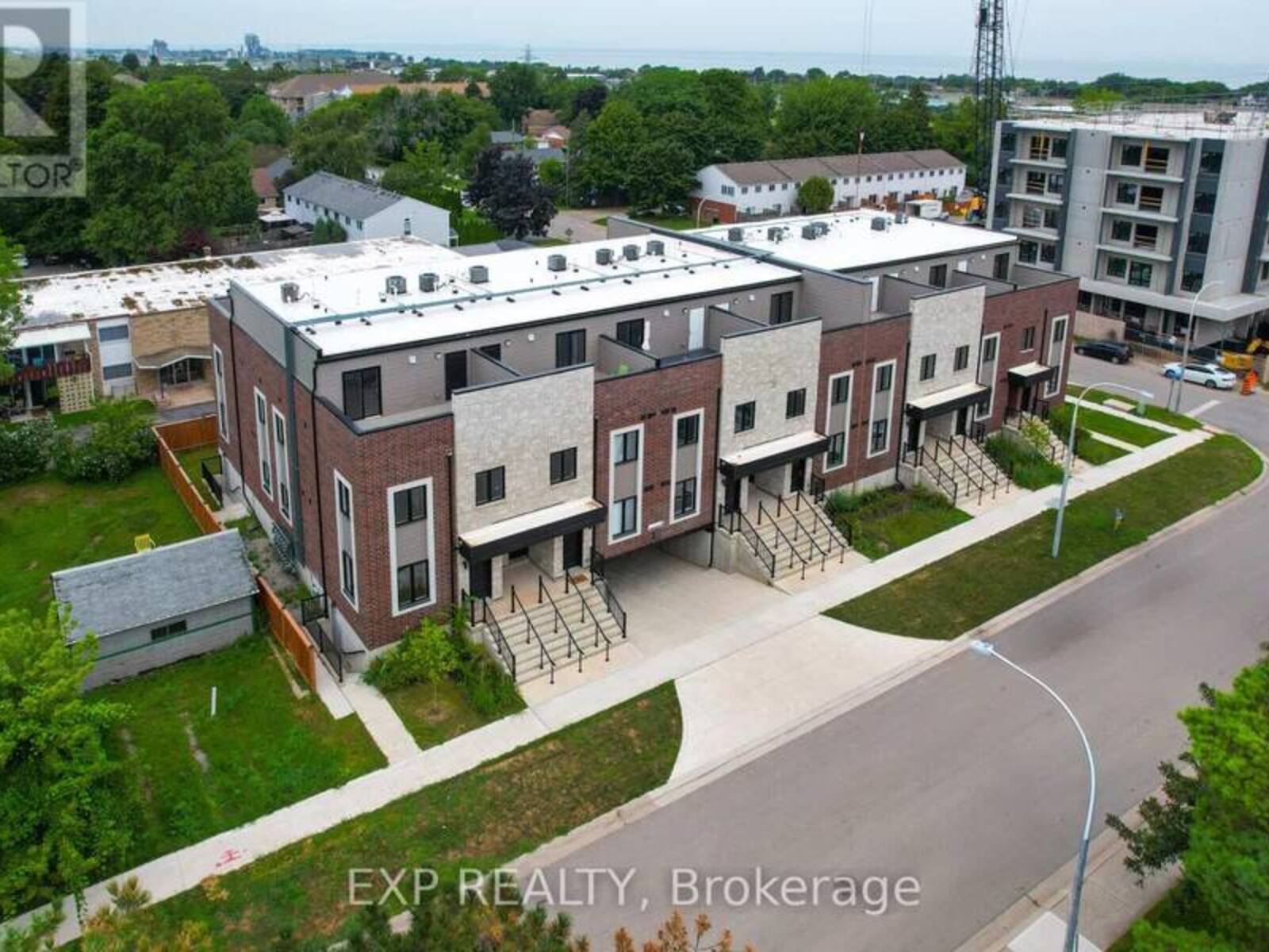 10 - 2 SLESSOR BOULEVARD, Grimsby, Ontario L3M 5J4