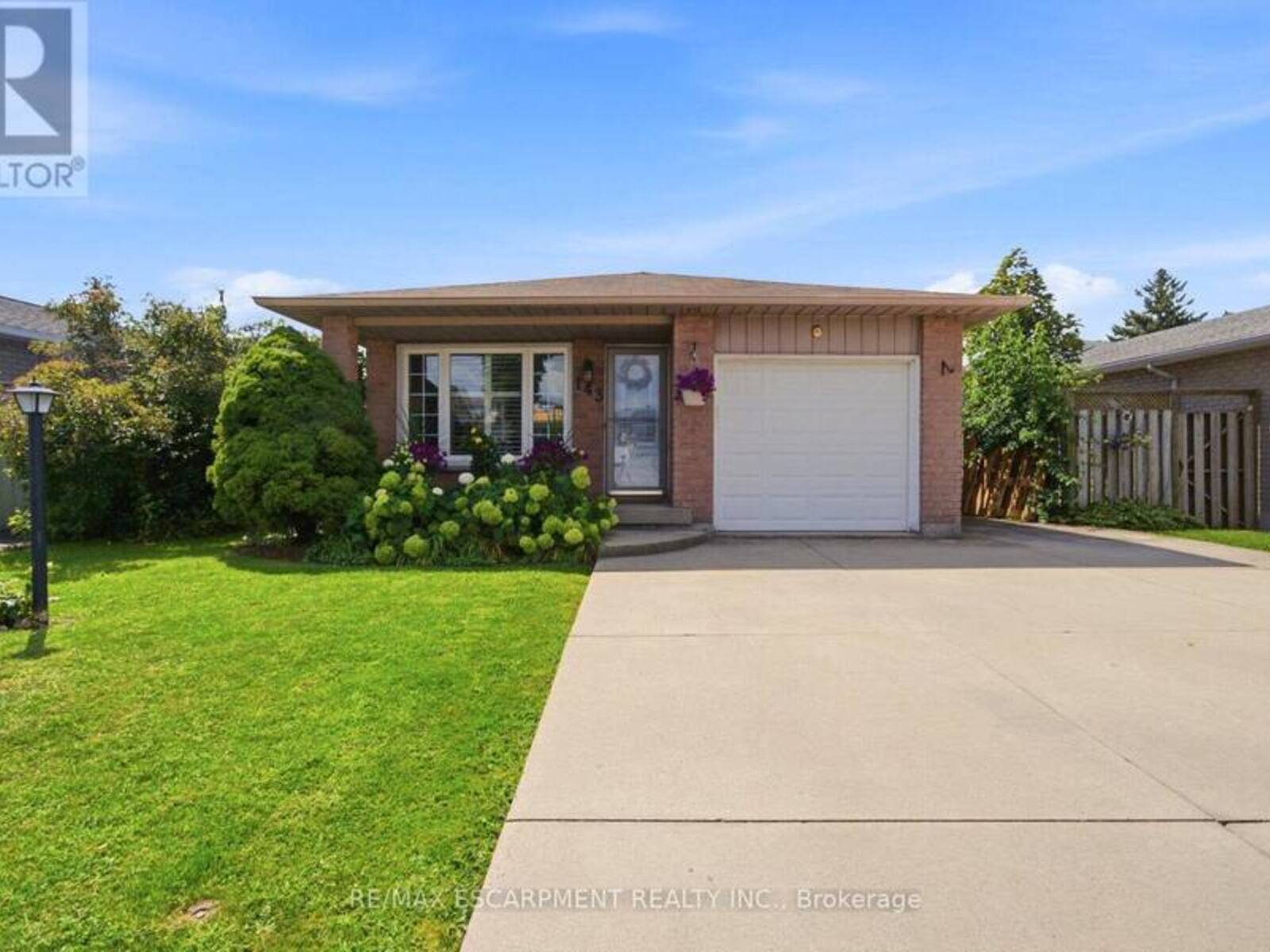 143 INDEPENDENCE DRIVE, Hamilton, Ontario L8W 3H7