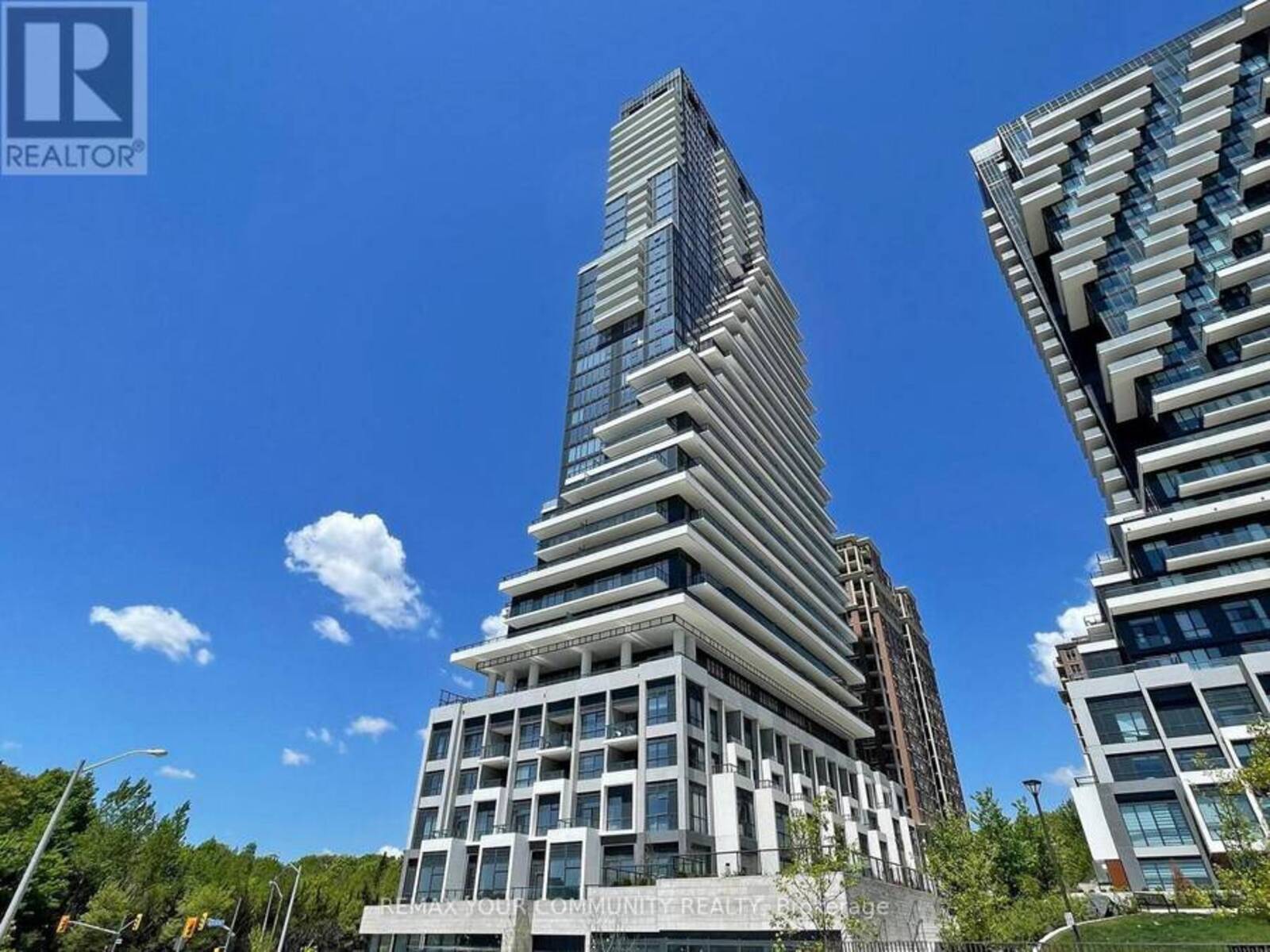 110 - 10 INN ON THE PARK DRIVE, Toronto, Ontario M3C 0P9