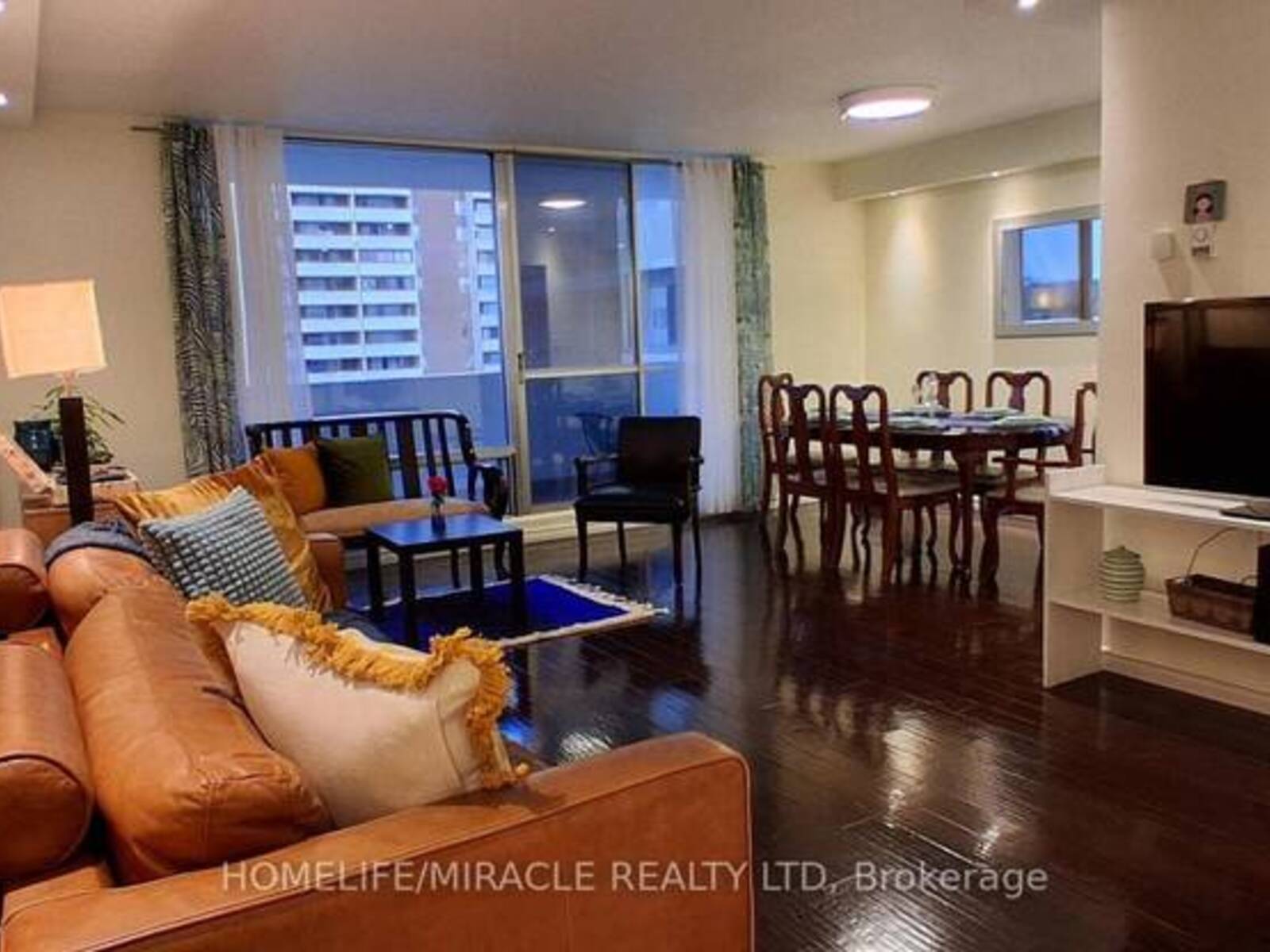 1618 - 1 MASSEY SQUARE, Toronto, Ontario M4C 5L4
