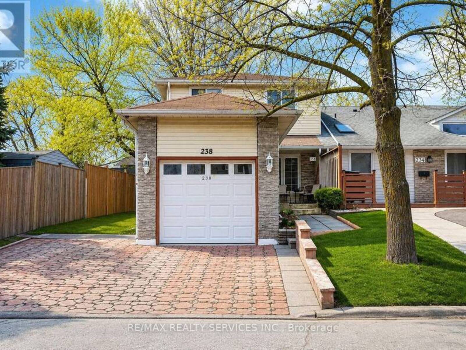 238 LINDEN DRIVE, Cambridge, Ontario N3H 4Y2
