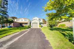 90 MOON DRIVE | Barrie Ontario | Slide Image Four