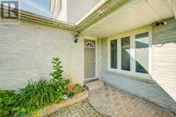 90 MOON DRIVE | Barrie Ontario | Slide Image Five