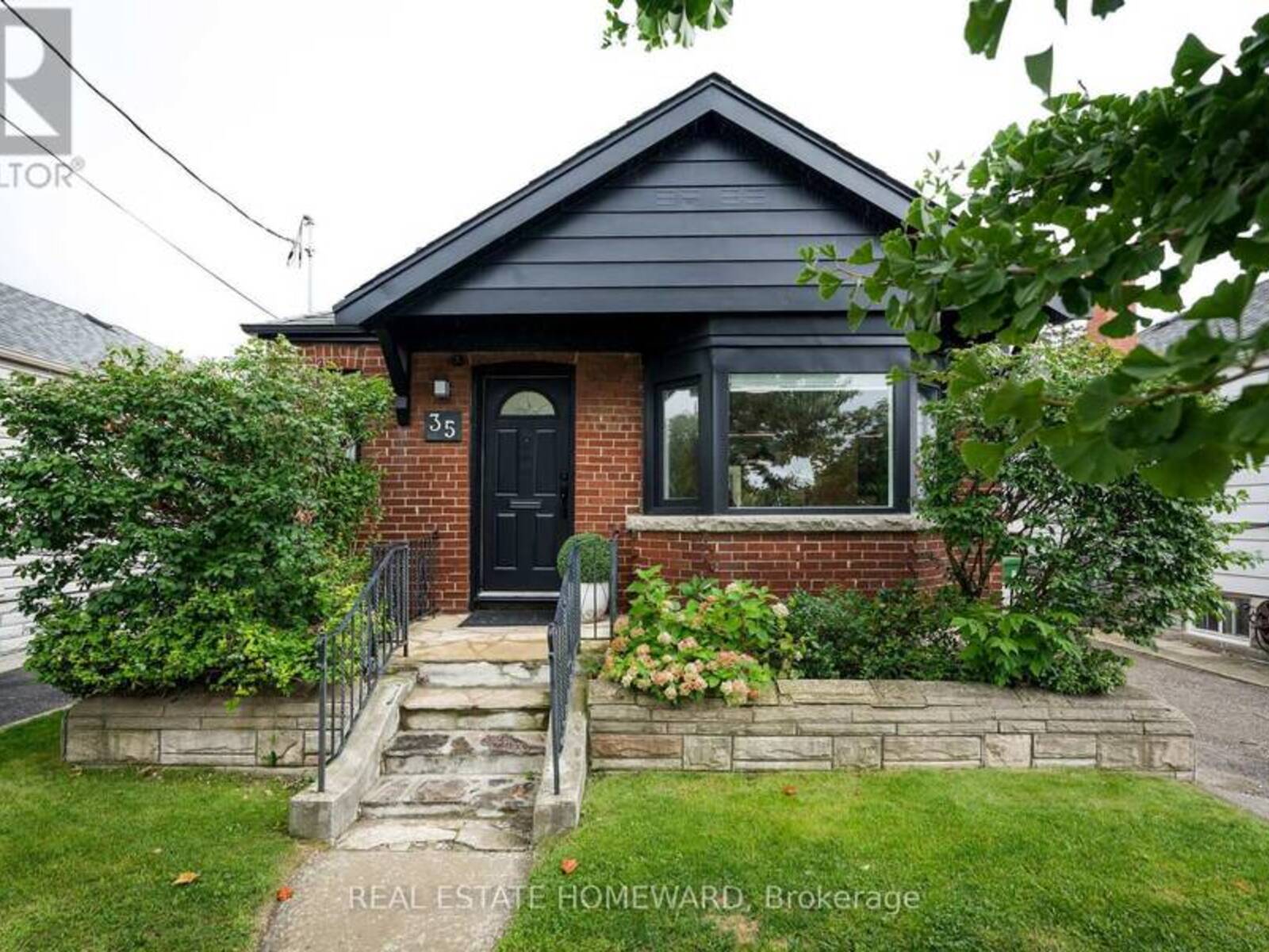 35 MEMORIAL PARK AVENUE, Toronto, Ontario M4J 2J7