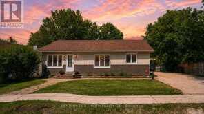 91 ELM STREET | Angus Ontario | Slide Image One