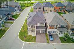 27 HEARTHWOOD GATE | Whitchurch-Stouffville Ontario | Slide Image Four