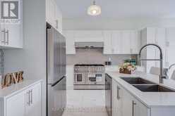 27 HEARTHWOOD GATE | Whitchurch-Stouffville Ontario | Slide Image Sixteen