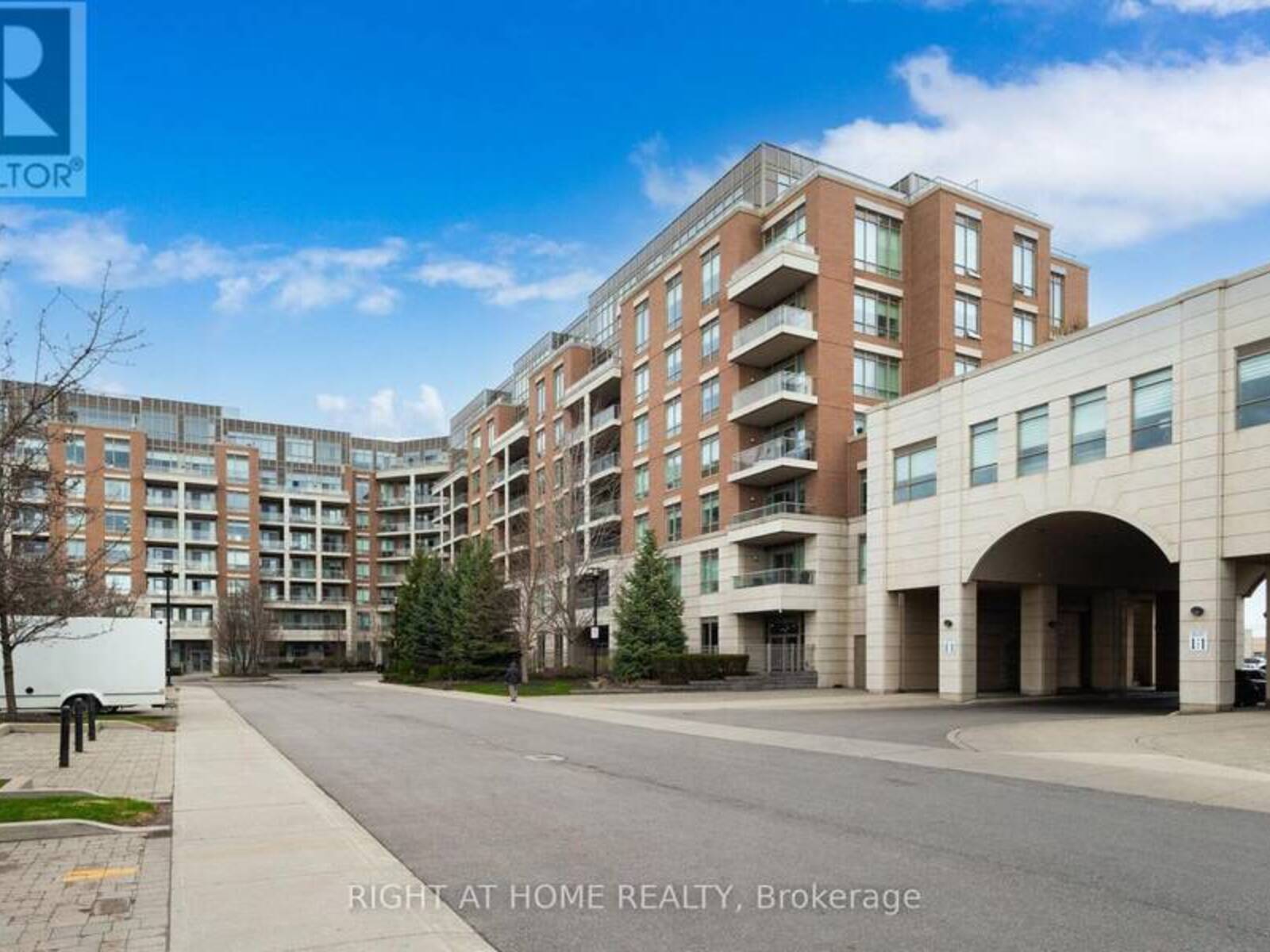 PH08 - 2480 PRINCE MICHAEL DRIVE, Oakville, Ontario L6H 0H1