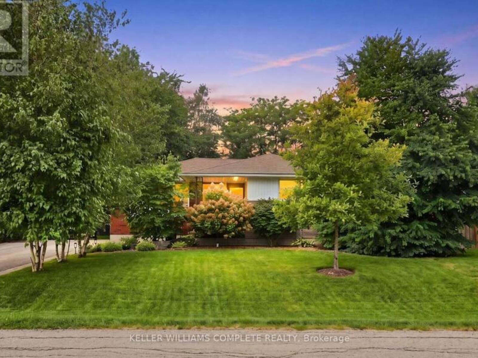 238 SEMINOLE ROAD, Ancaster, Ontario L9G 1Y9