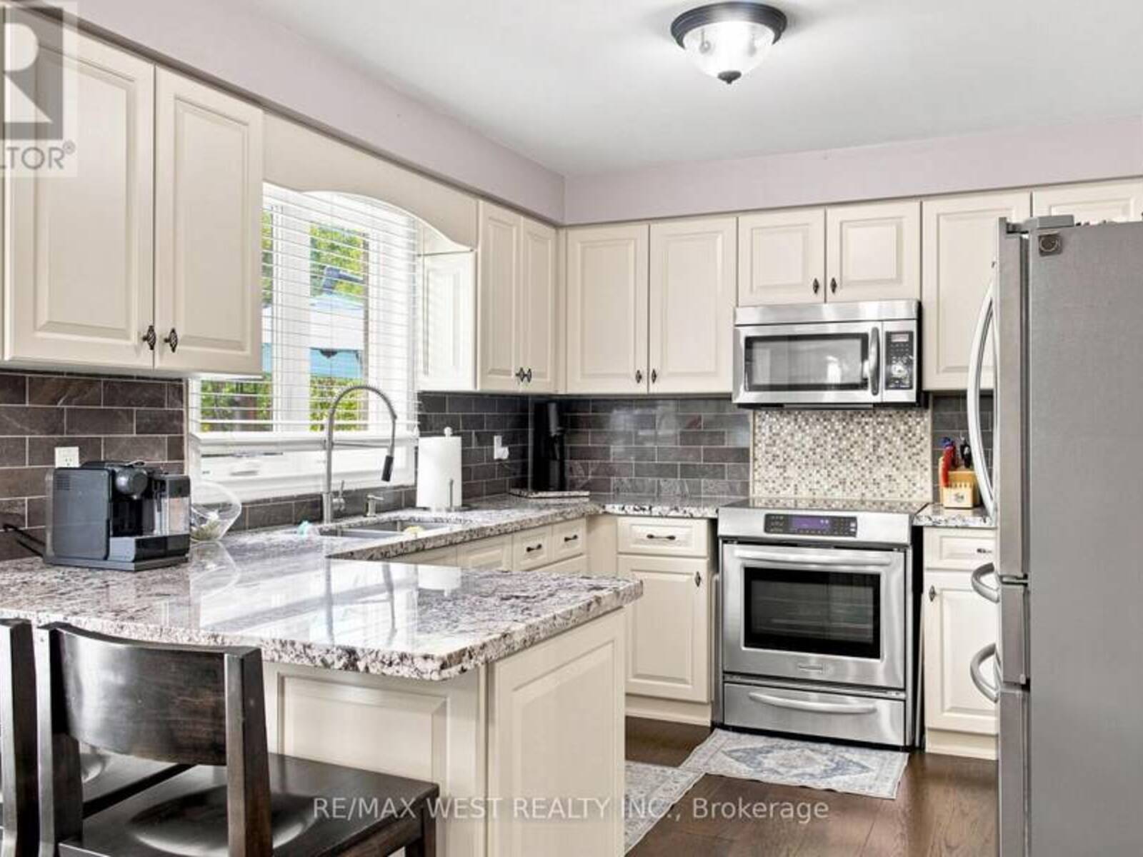 414 BELVIEW AVENUE, Vaughan, Ontario L4L 7T5