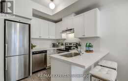 61 - 300 ALEX GARDNER CIRCLE | Aurora Ontario | Slide Image Twelve