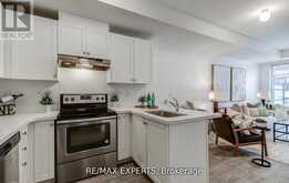 61 - 300 ALEX GARDNER CIRCLE | Aurora Ontario | Slide Image Thirteen
