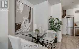 61 - 300 ALEX GARDNER CIRCLE | Aurora Ontario | Slide Image Six