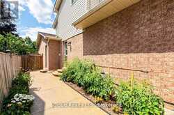 2067 HUNTERS WOOD DRIVE | Burlington Ontario | Slide Image Two