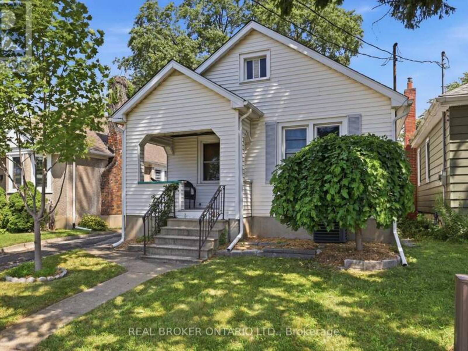218 LAKE STREET, St. Catharines, Ontario L2R 5Z2