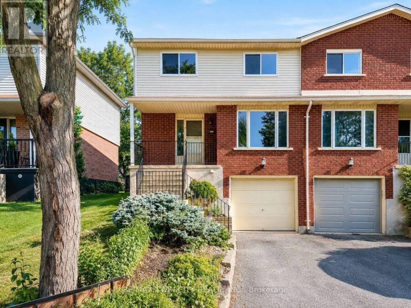 68 OLD HURON COURT, Kitchener, Ontario N2R 1L7