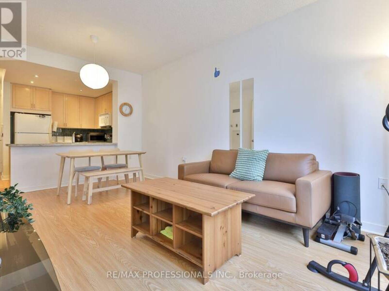 1608 - 85 BLOOR STREET E, Toronto, Ontario M4W 3Y1