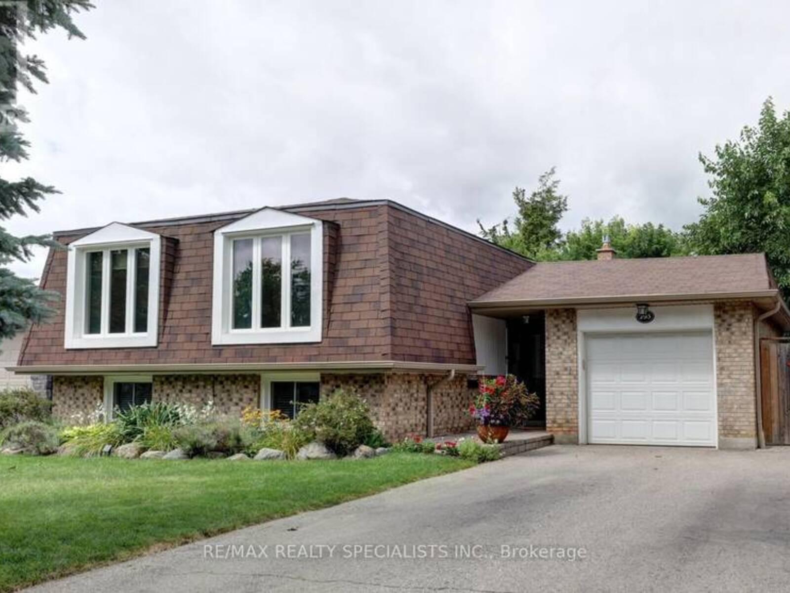 293 LOUIS DRIVE, Mississauga, Ontario L5B 1Z2