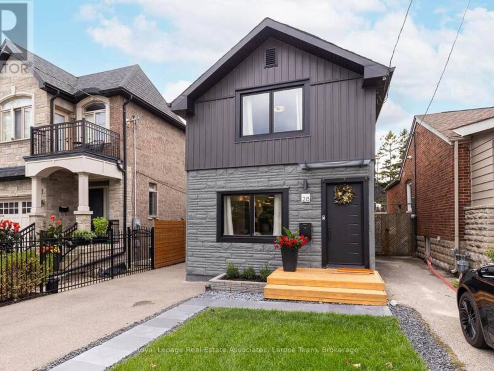 28 THIRTIETH STREET, Toronto, Ontario M8W 3B6