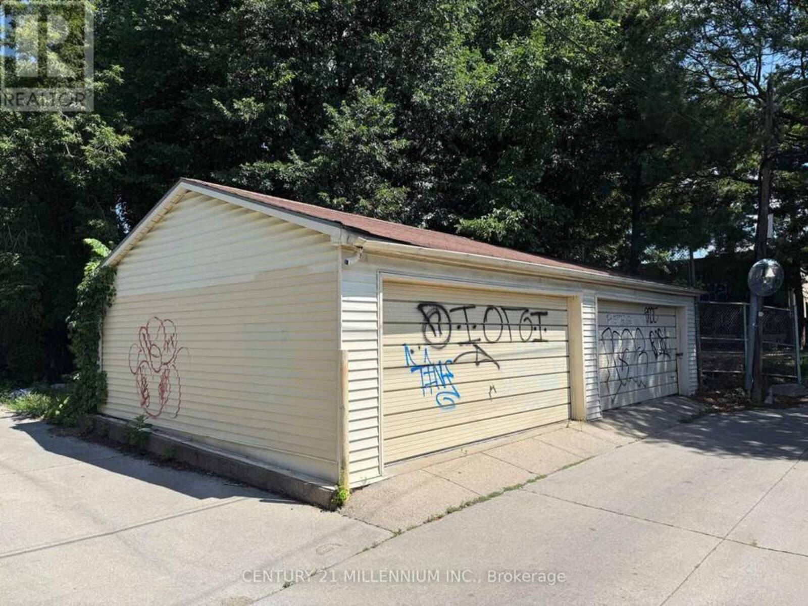 275R LANSDOWNE AVENUE, Toronto, Ontario M6K 2W2