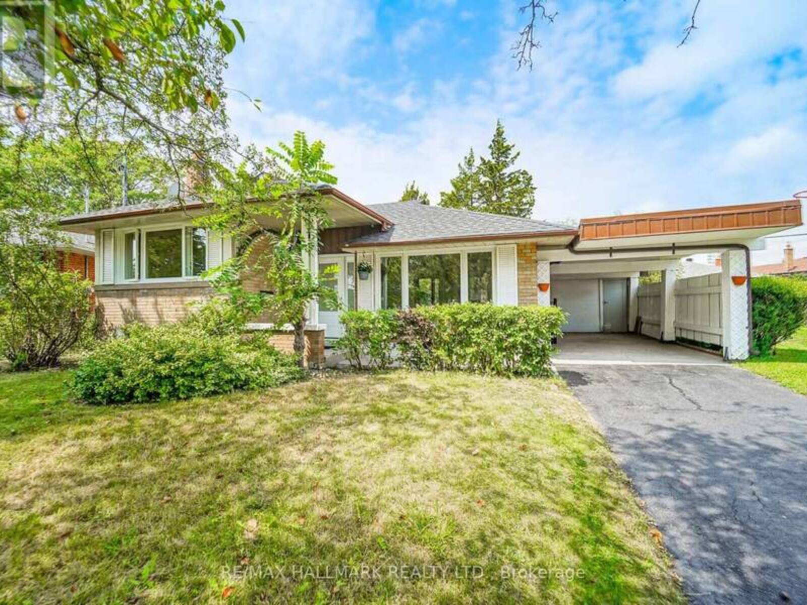 54 CHARLEMONT CRESCENT, Toronto, Ontario M1T 1M4