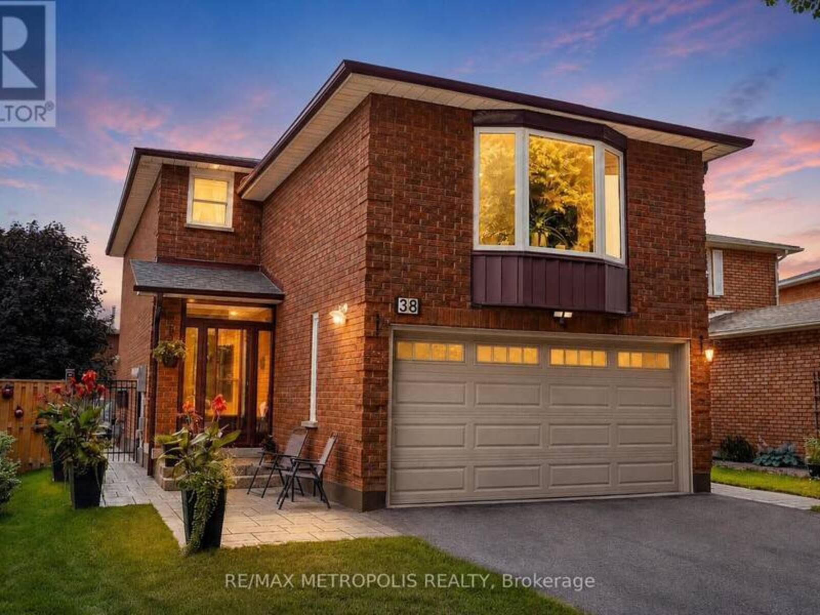 38 LANGHOLM COURT, Brampton, Ontario L6Z 2X9