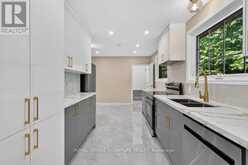 16 EARSWICK DRIVE | Toronto Ontario | Slide Image Four