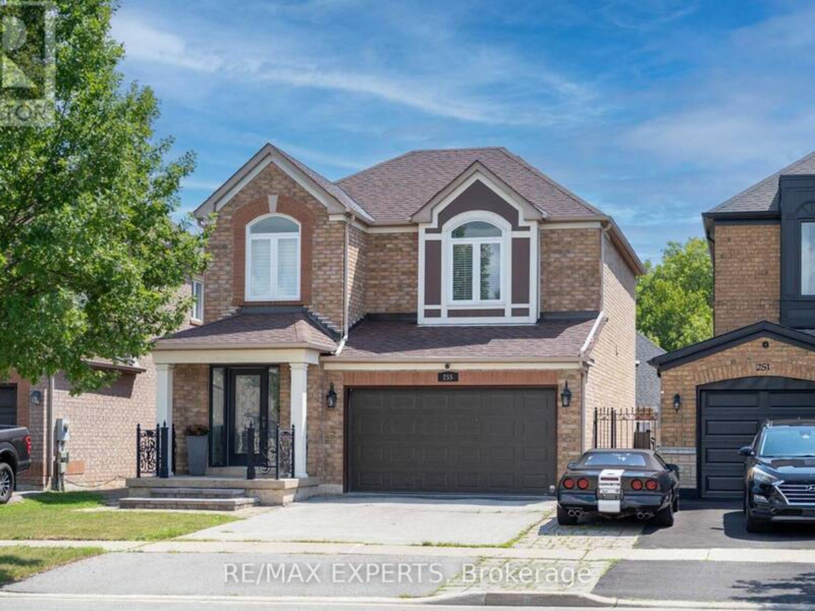 255 MATTHEW DRIVE, Vaughan, Ontario L4L 9B4