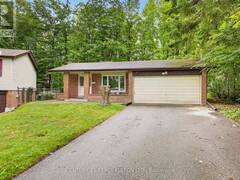 11 ALDERGROVE CIRCLE Barrie Ontario, L4M 4W6