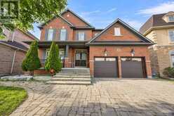 26 MOUNT ROYAL CIRCLE | Brampton Ontario | Slide Image Three