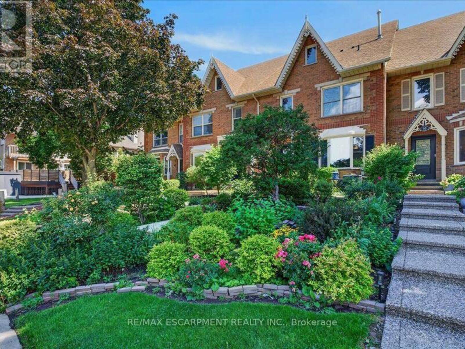 52 SUNVALE PLACE, Hamilton, Ontario L8E 4Z7