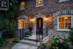65 DUNEDIN DRIVE | Toronto Ontario | Slide Image Six