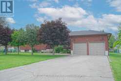 10 JOEL AVENUE | Georgina Ontario | Slide Image Four