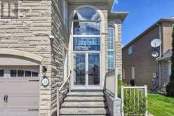 32 PRINCETON AVENUE | Richmond Hill Ontario | Slide Image Four