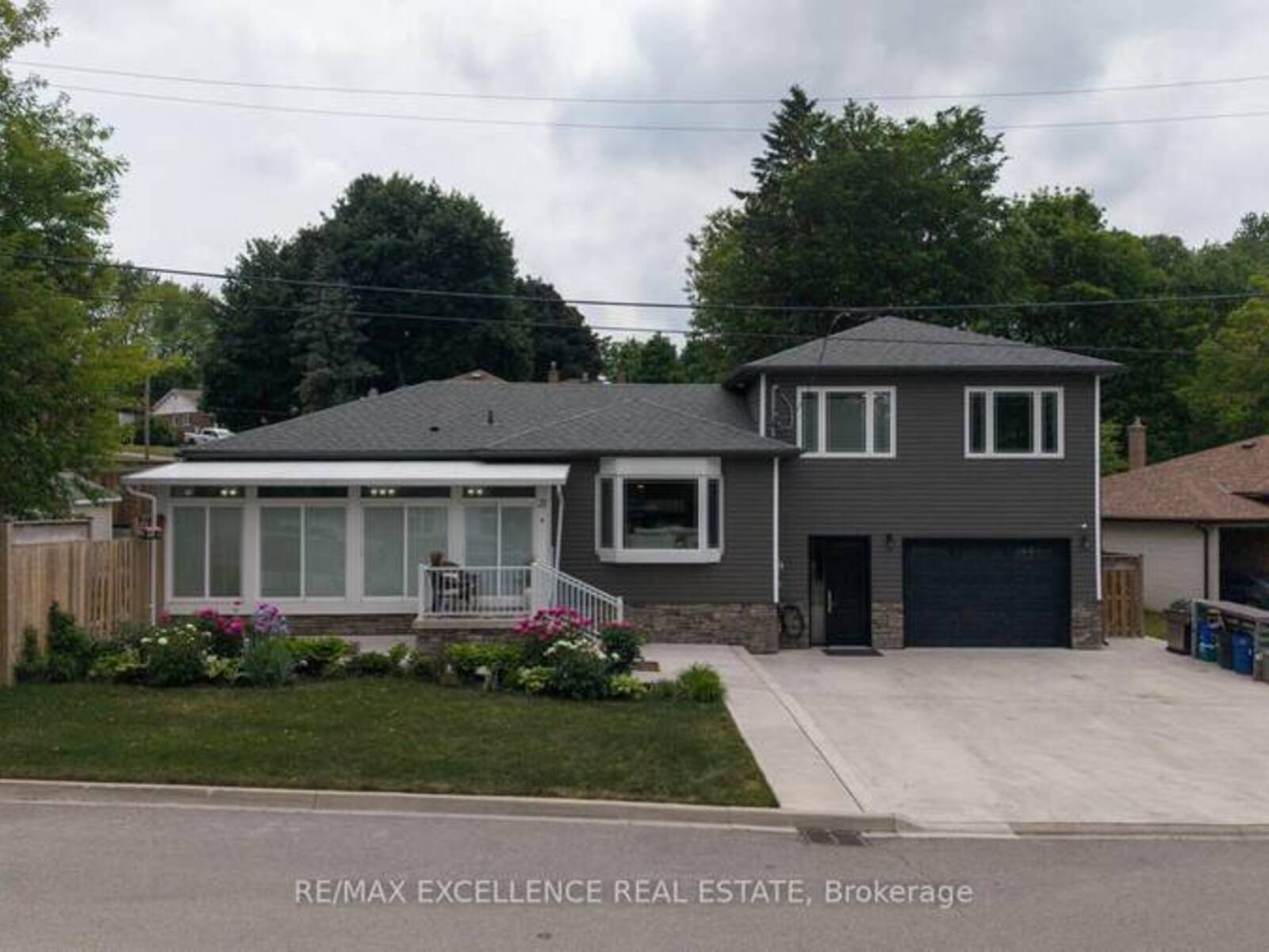 21 ELIZABETH STREET, Halton Hills, Ontario L7G 3K1