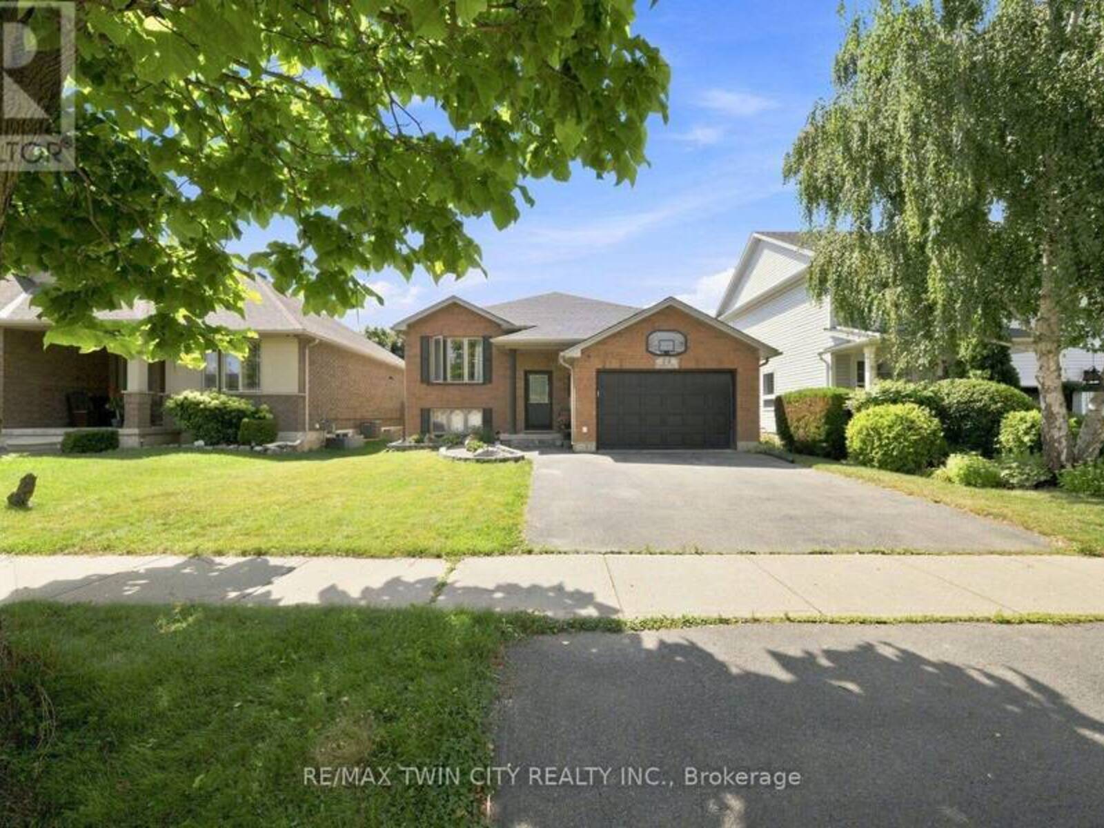 22 OSBORN AVENUE, Brantford, Ontario N3T 6P9